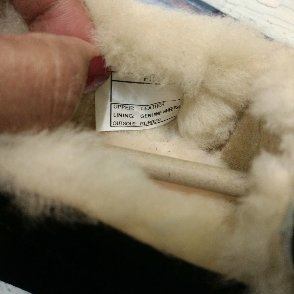 Ugg Moccasin - image 3